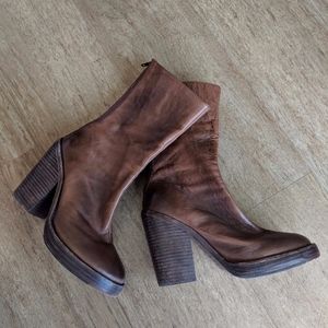 Beautiful Size 38 Vero Cuoio boots from Initial HK